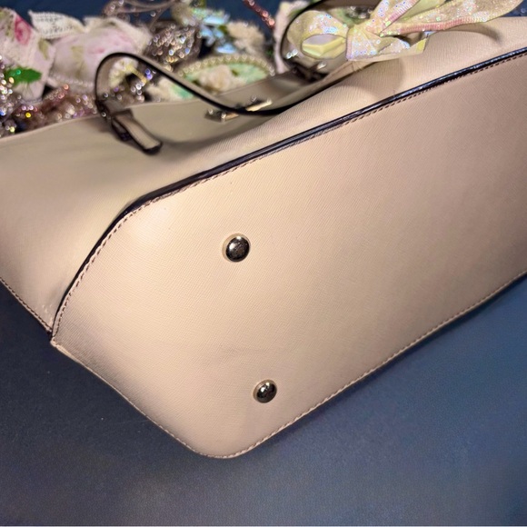 Nine West Original Crème Handbag - Picture 6 of 10